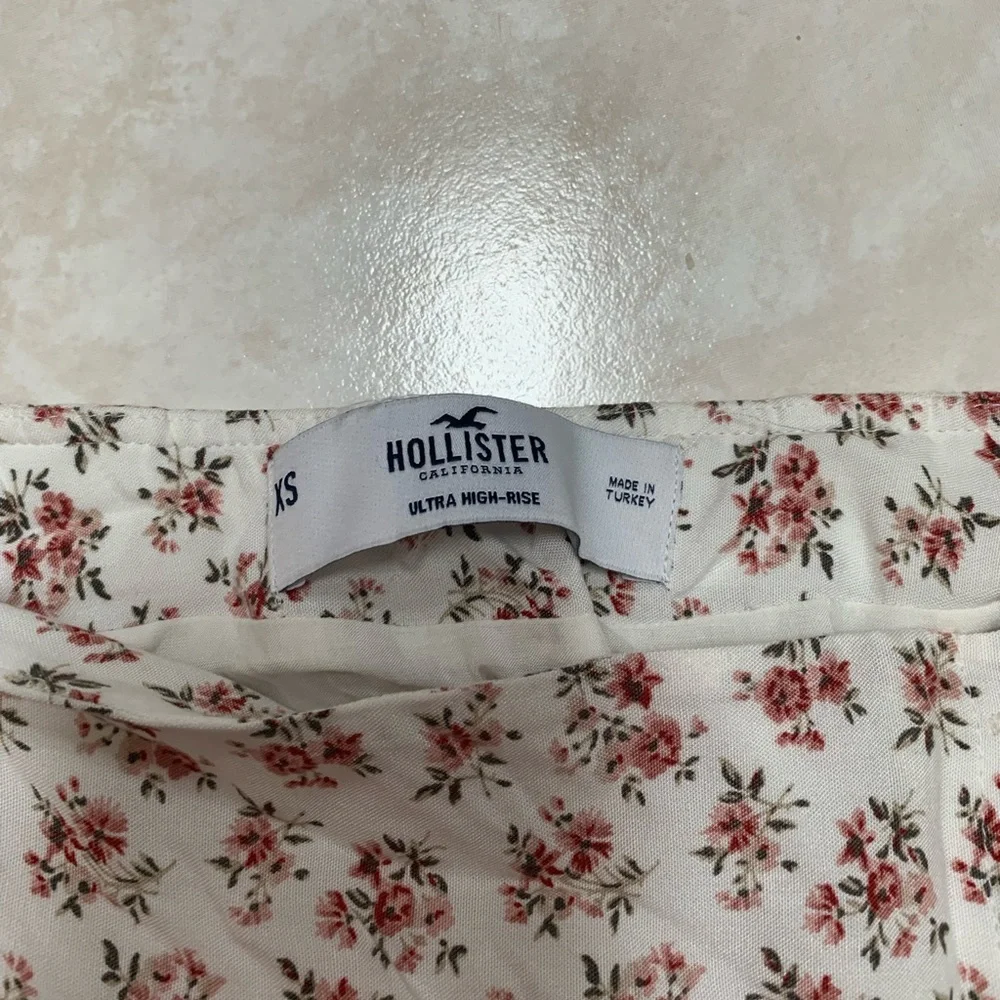 hollister size xs: floral white skirt with buttons - Picture 5 of 5